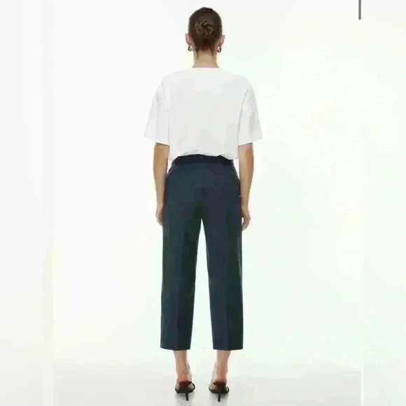 ARITZIA BABATON The Agency Crepe Cropped Pant in Navy - Picture 4 of 14